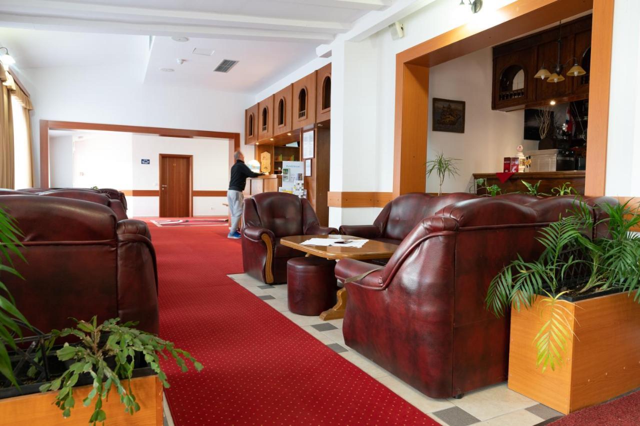 Hotel Mirni Kutak Otočac Exterior foto