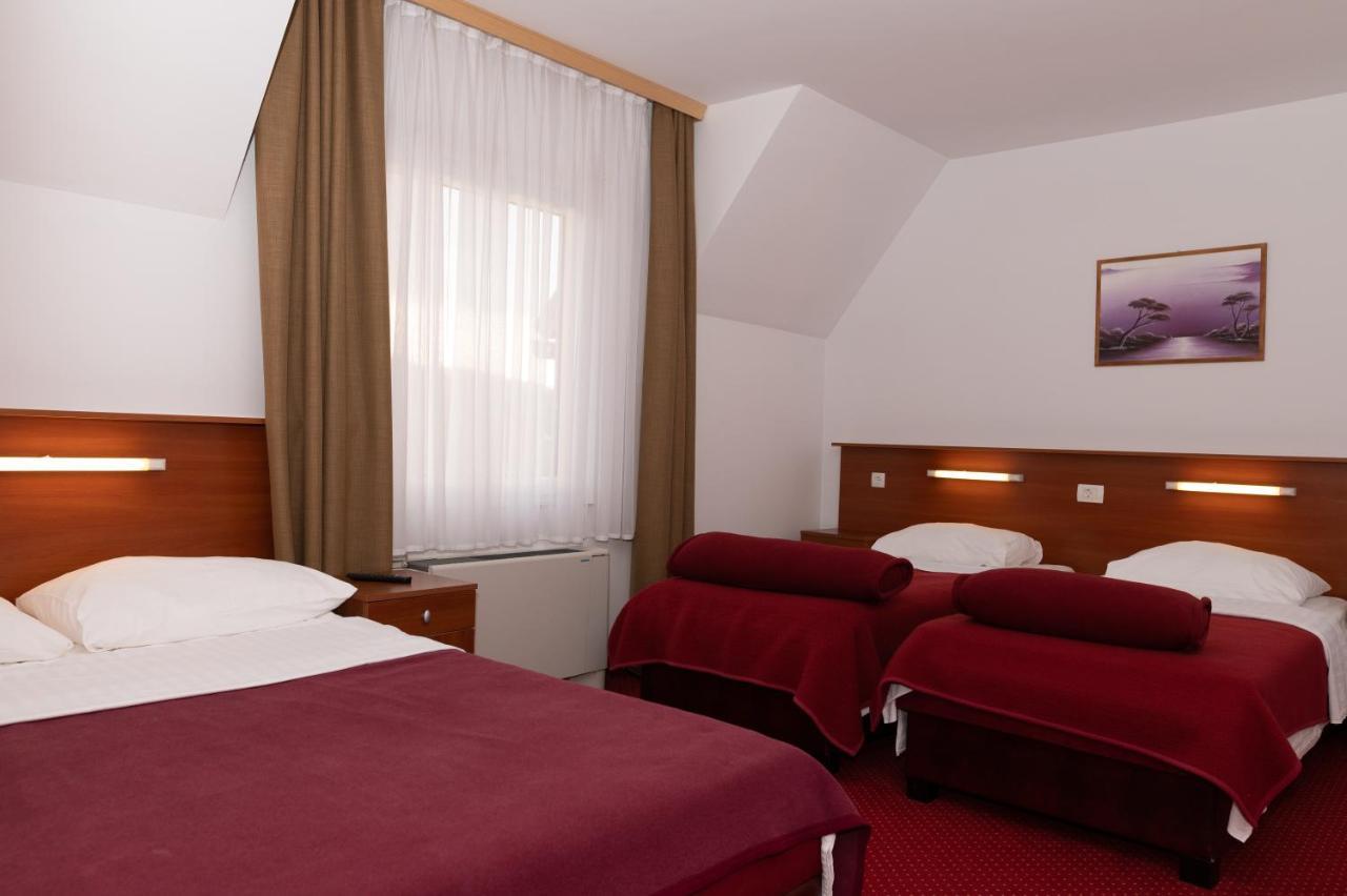 Hotel Mirni Kutak Otočac Exterior foto