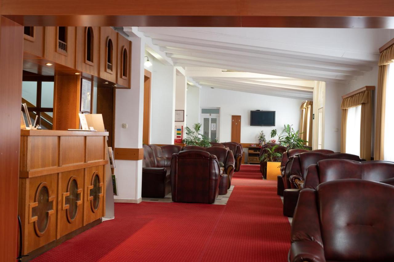 Hotel Mirni Kutak Otočac Exterior foto