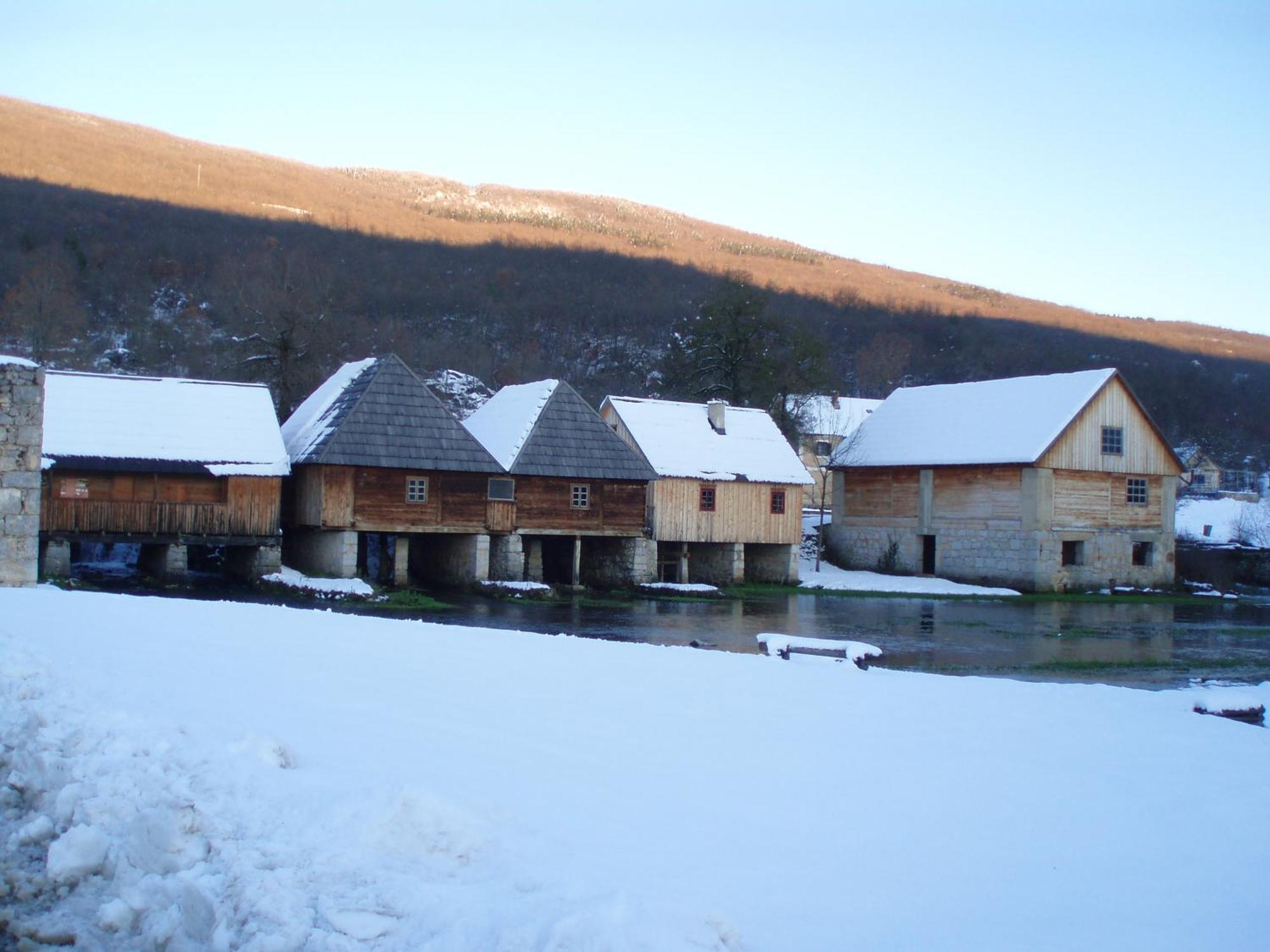 Hotel Mirni Kutak Otočac Exterior foto
