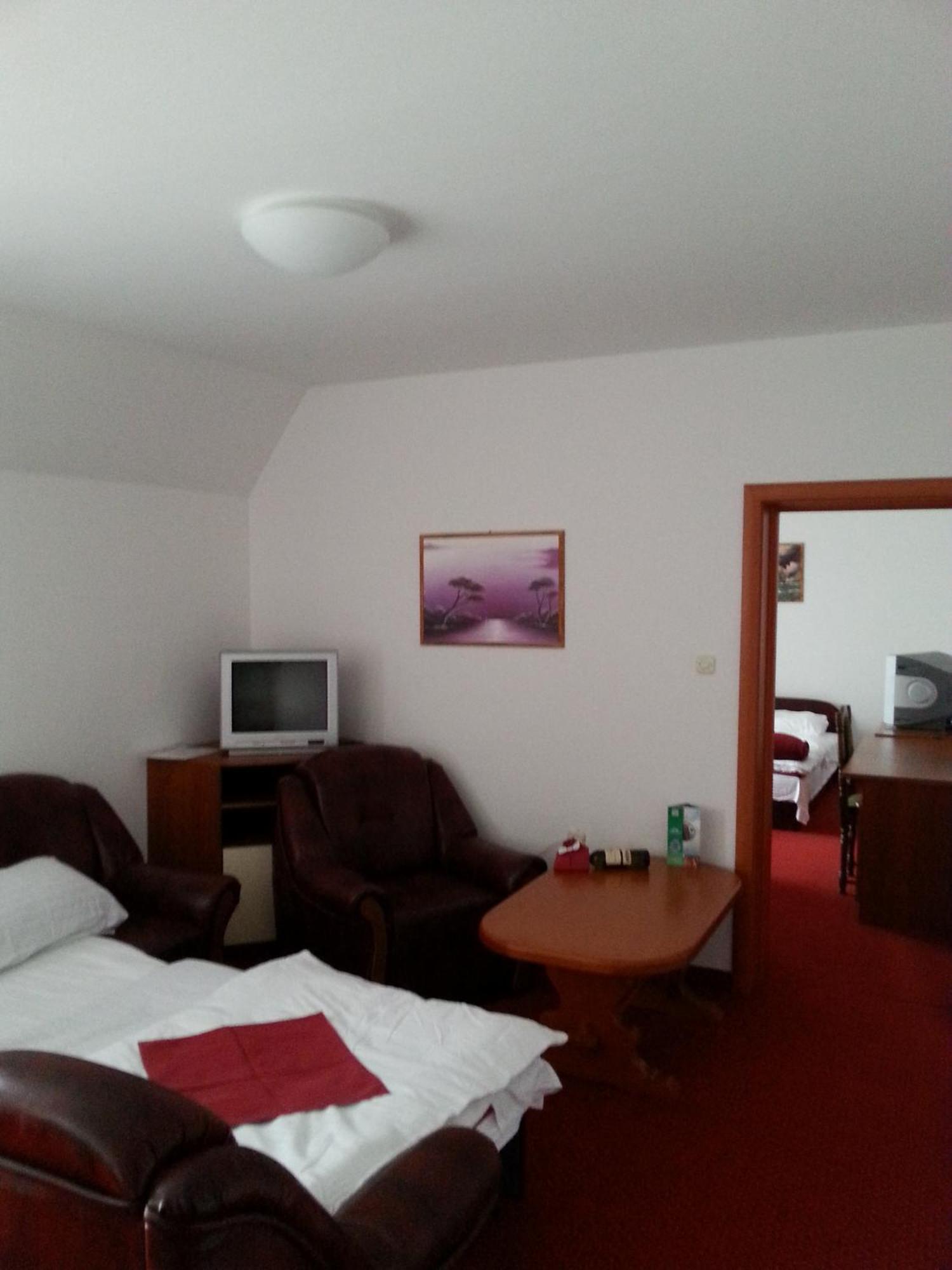 Hotel Mirni Kutak Otočac Zimmer foto