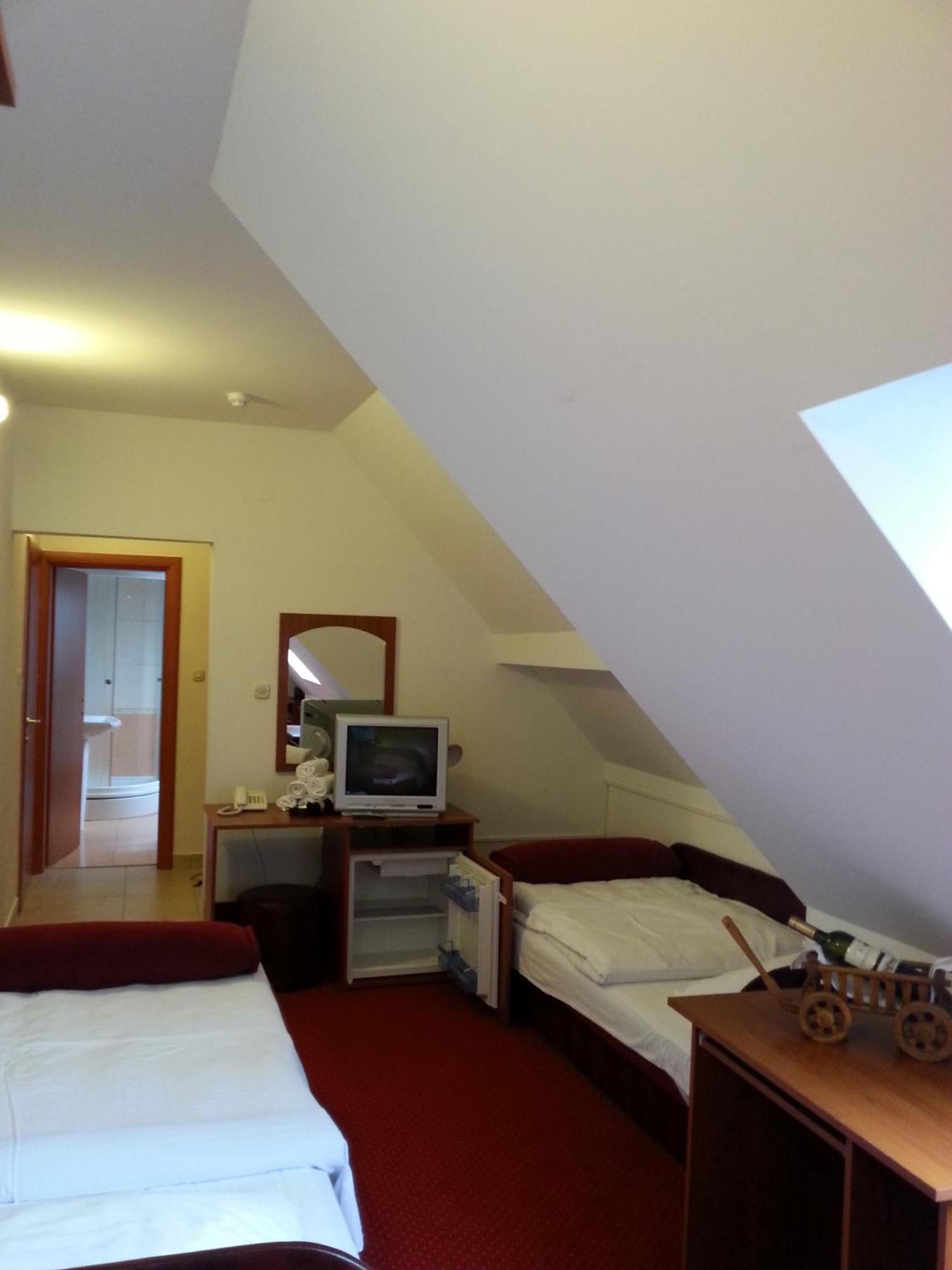 Hotel Mirni Kutak Otočac Zimmer foto