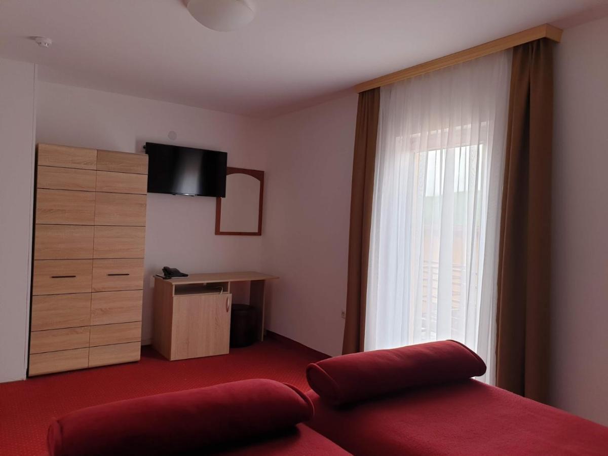 Hotel Mirni Kutak Otočac Exterior foto